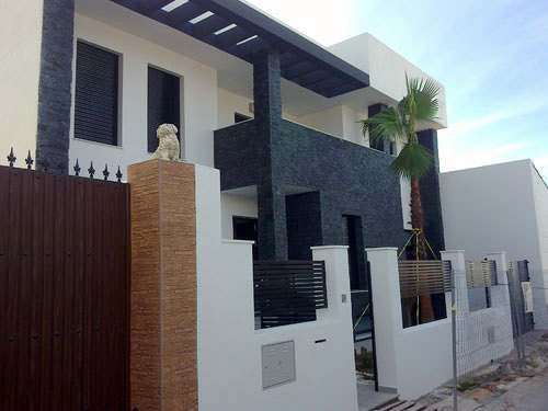 VIVIENDA ENTRE MEDIANERAS