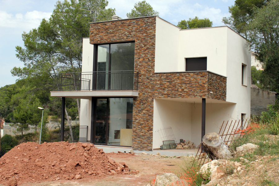 VIVIENDA UNIF. ESTILO MODERNO 124 M2