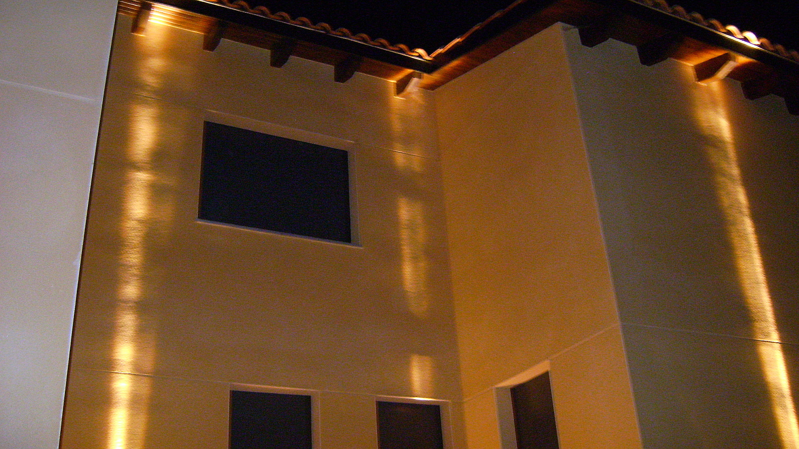 Vivienda unifamiliar aislada. Fachada trasera