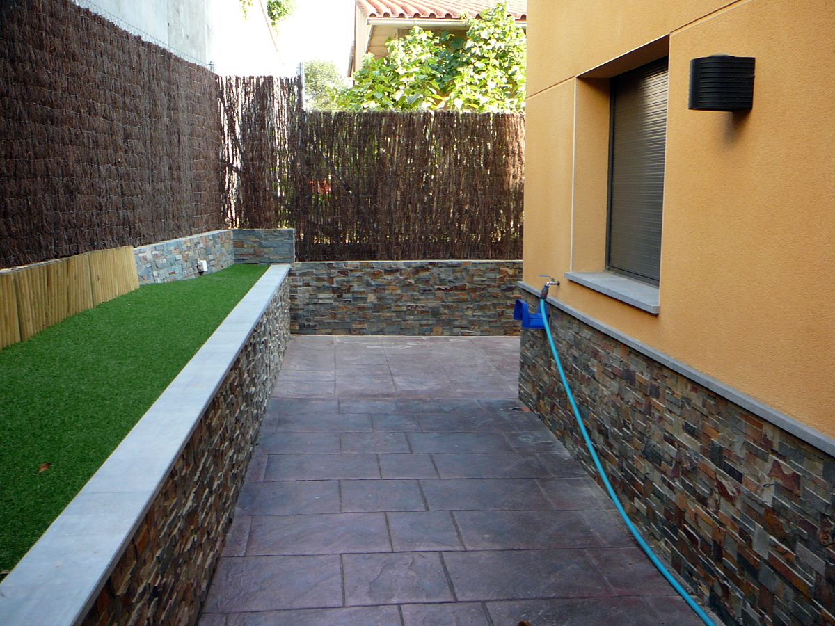 Vivienda unifamiliar aislada, pasillo jardín