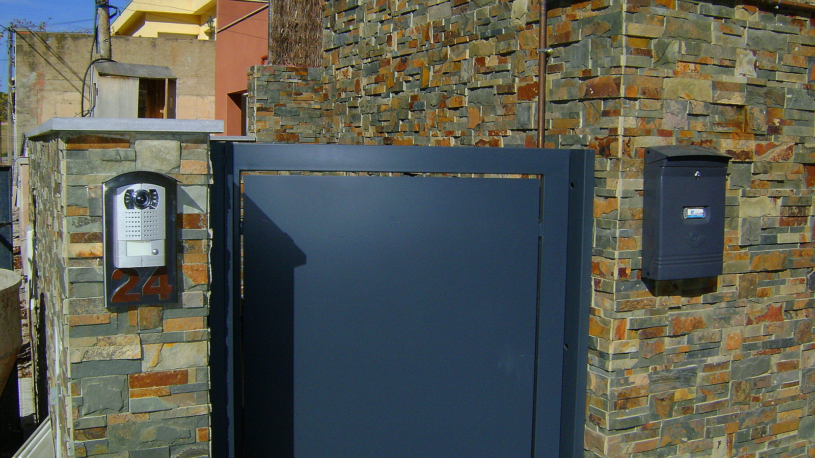 Vivienda unifamiliar aislada, Puerta Entrada