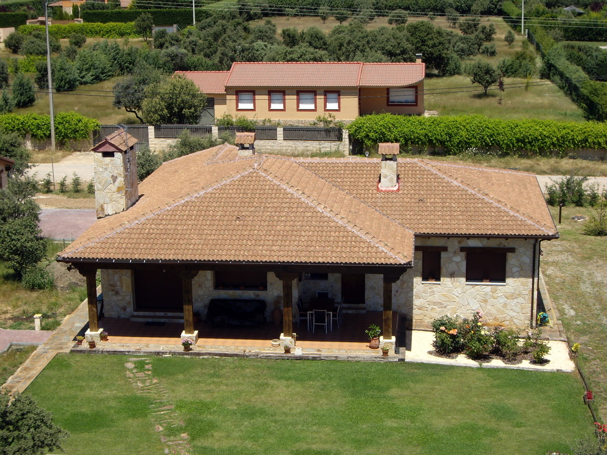 VIVIENDA UNIFAMILIAR AISLADA. URBANIZ. PRADO PINILLA. SEGOVIA.