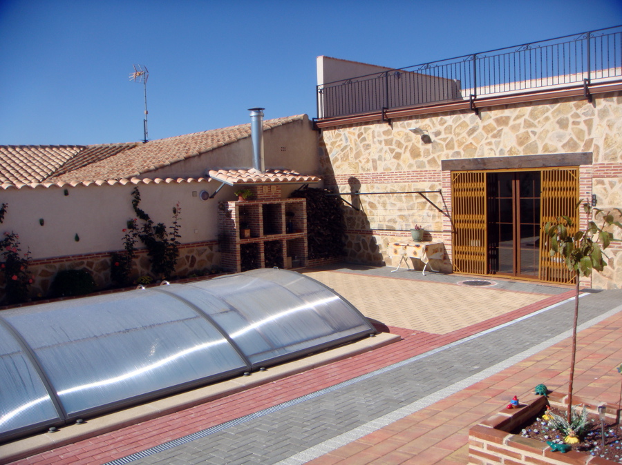 VIVIENDA UNIFAMILIAR CON PISCINA