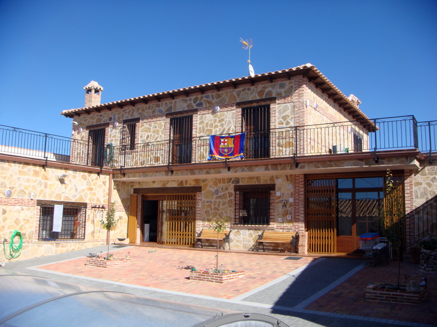 VIVIENDA UNIFAMILIAR CON PISCINA