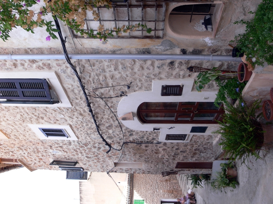 VIVIENDA UNIFAMILIAR DE 3 PLANTAS, CALLE PEÓN (BUNYOLA)