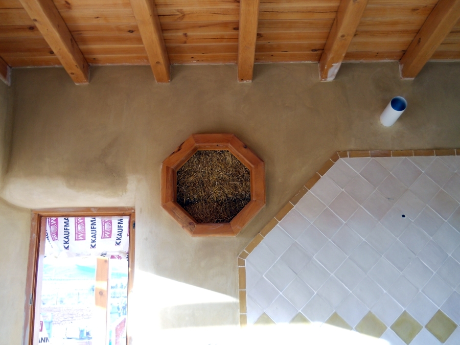 VIVIENDA UNIFAMILIAR DE BALAS DE PAJA