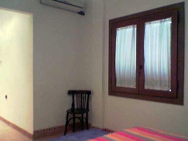 Vivienda unifamiliar en bloque sita en Sevilla. Carpintería Iroco