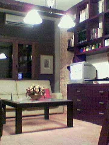 Vivienda unifamiliar en bloque sita en Sevilla. Librería a medida