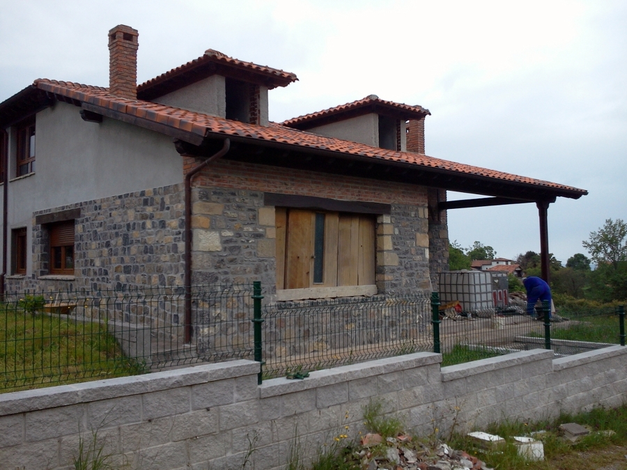 VIVIENDA UNIFAMILIAR EN CONSTRUCCIÓN