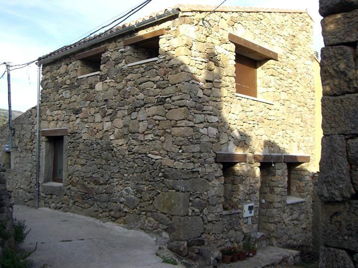 VIVIENDA UNIFAMILIAR EN LA ANGOSTURA DE TORMES  (AVIILA)