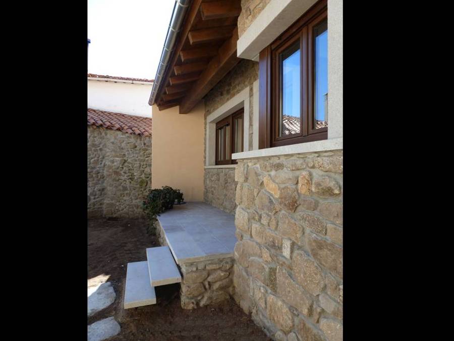 VIVIENDA UNIFAMILIAR EN ZAPARDIEL DE LA RIBERA  (AVIILA)