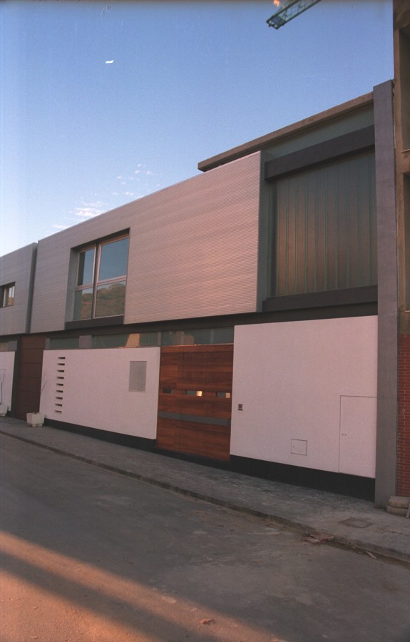 VIVIENDA UNIFAMILIAR ENTRE MEDIANERAS