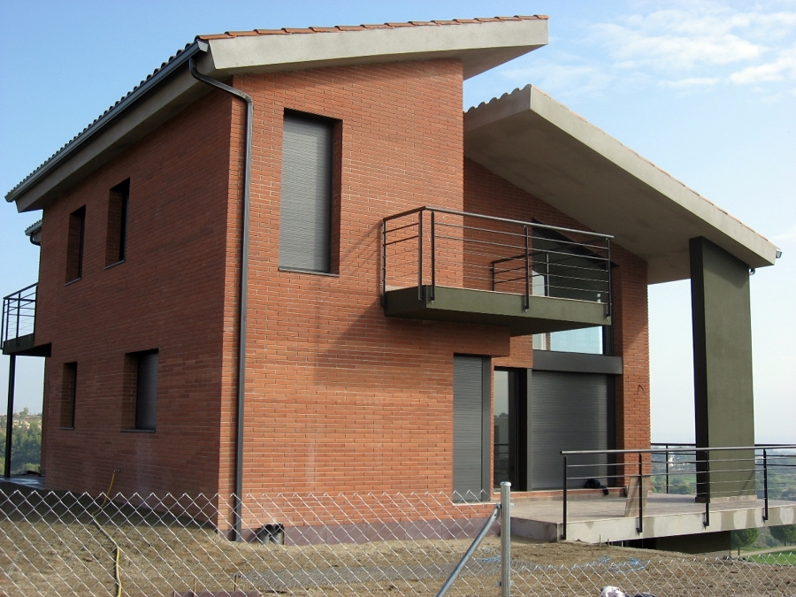Vivienda unifamiliar realizada en Sant Esteve de Sesrovires (Masia Bach - Obra nueva)