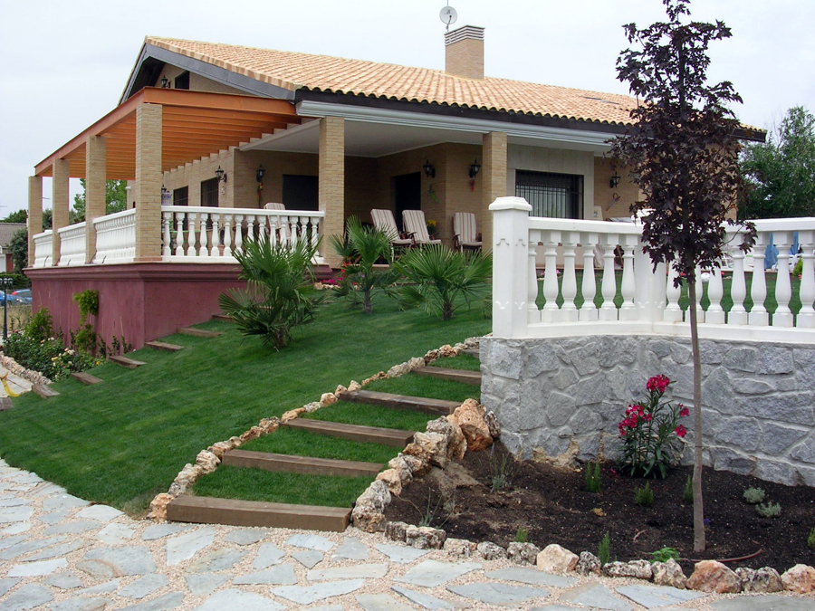 Vivienda unifamiliar y piscina 