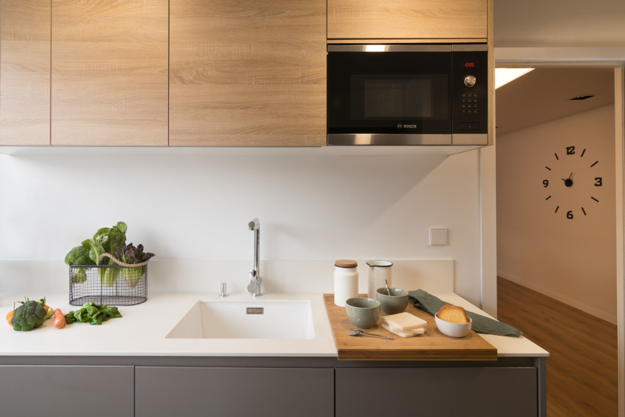 Cocina antracita y roble