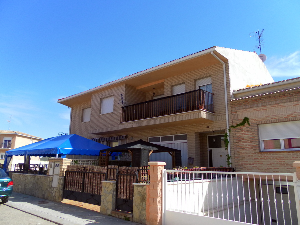 VIVIENDA Y BAR EN PLANTA BAJA