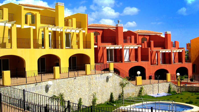 VIVIENDAS ADOSADAS CON PISCINA