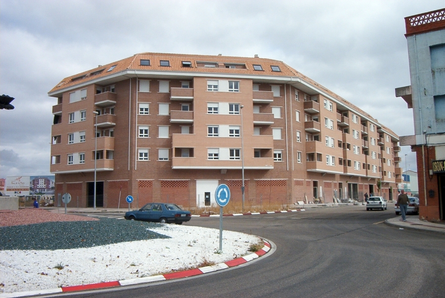 BLOQUES DE VIVIENDAS