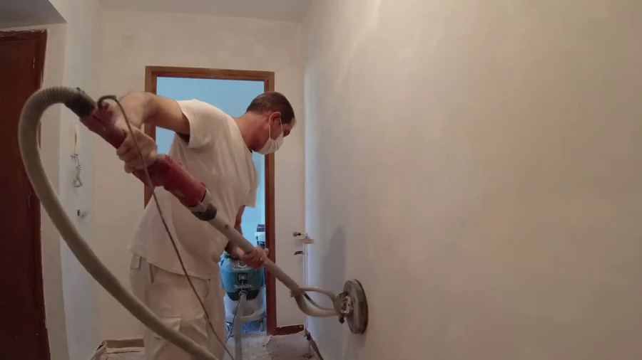 lijando paredes con lijadora