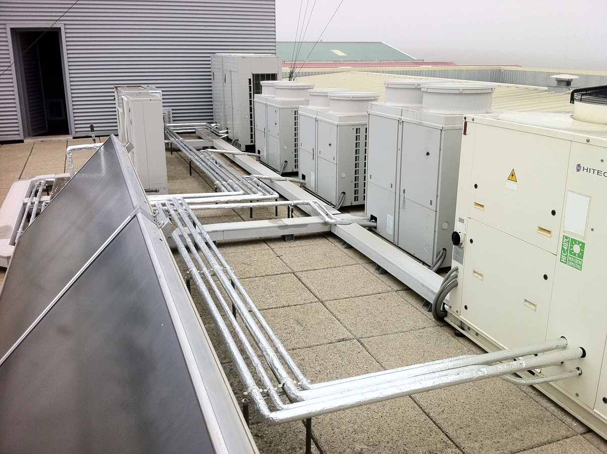 VRV CON RECUPERACION DE CALOR Y EQUIPOS DE EXPANSION DIRECTA EN LABORATORIO FOTOGRAFICO.DON BENITO