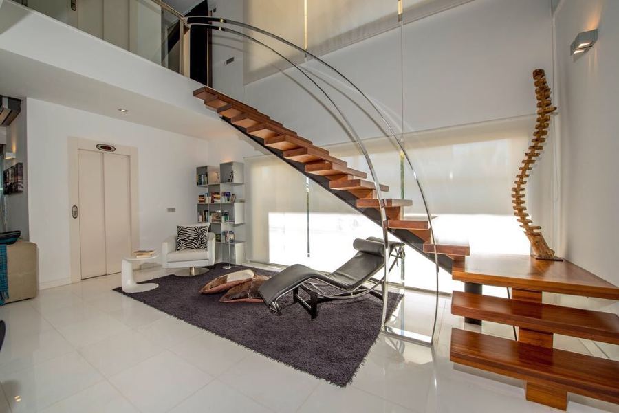 Reforma de sala principal y escaleras