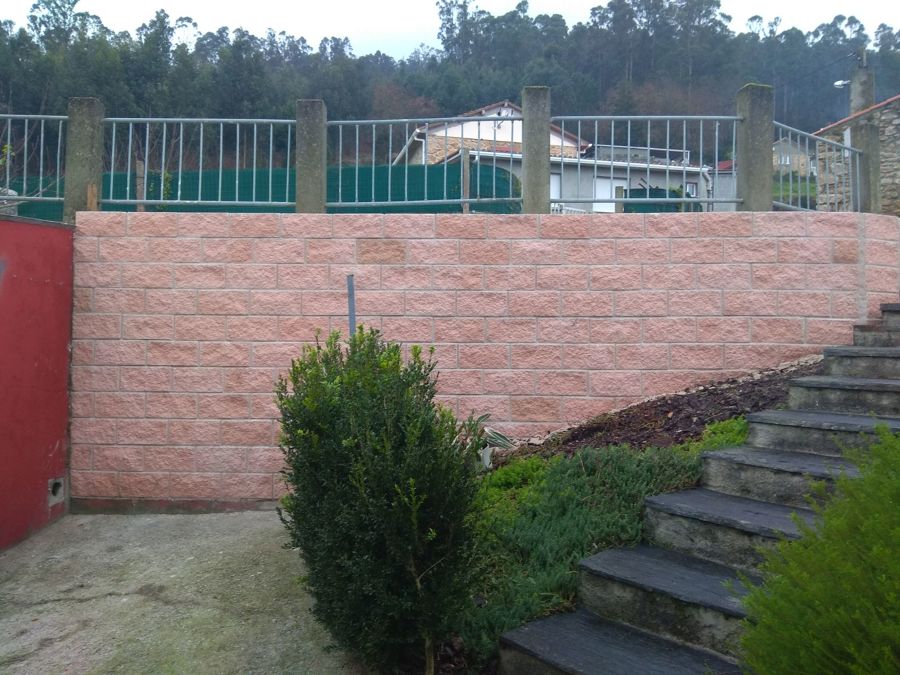 Reparación de muro por corrimiento de tierra