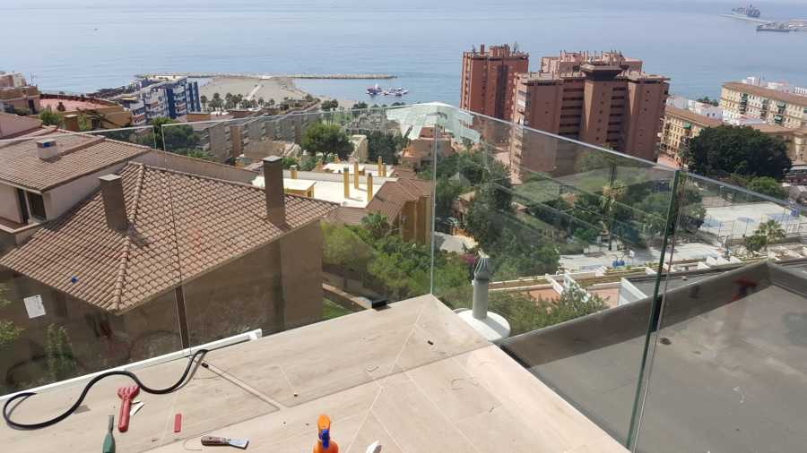 Montaje barandilla de cristal