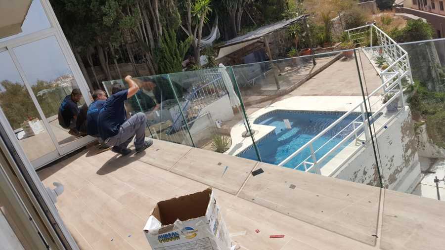 Montaje barandilla de cristal