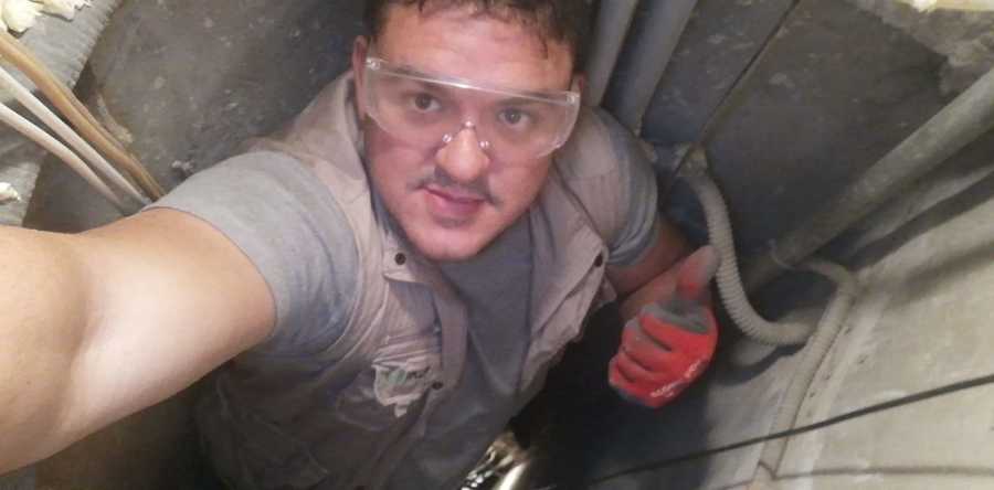 Reparacion de lineas en bajante a mas de 30 metros de altitud