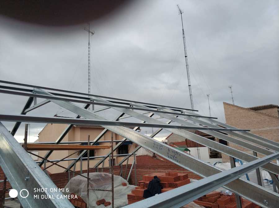 ESTRUCTURA METÁLICA LIGERA A DOS AGUAS