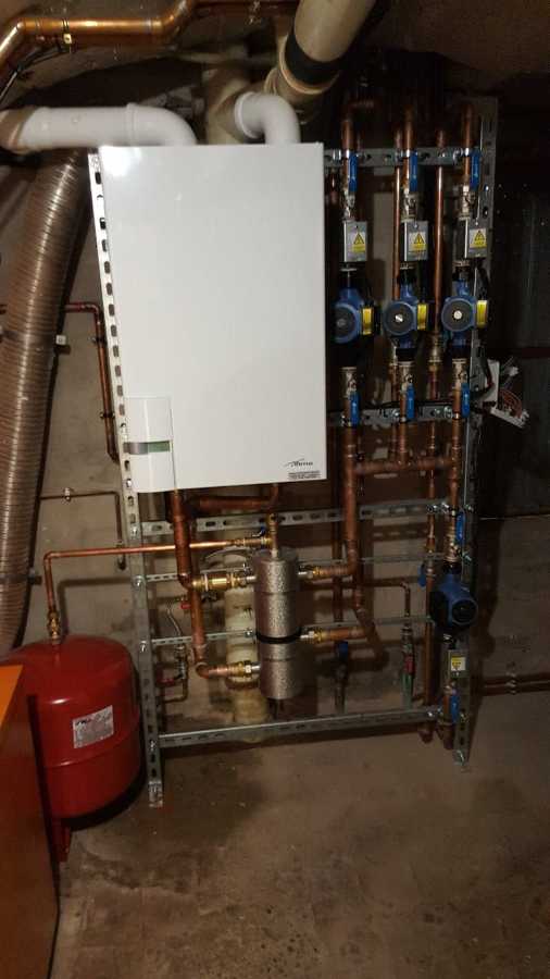 Caldera i bombas calefacción Casa Rural Puigpardines