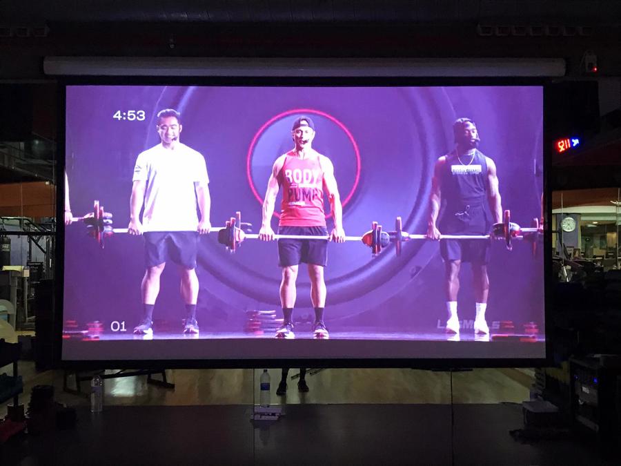 Instalación de Pantalla y Proyector