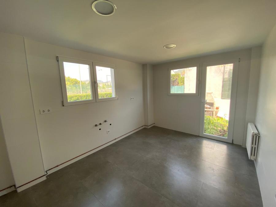 Cocina con ventanas y puerta de PVC Color Blanco