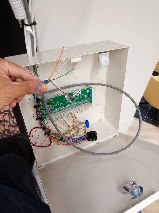 Caja de enlace, sistema de seguridad.