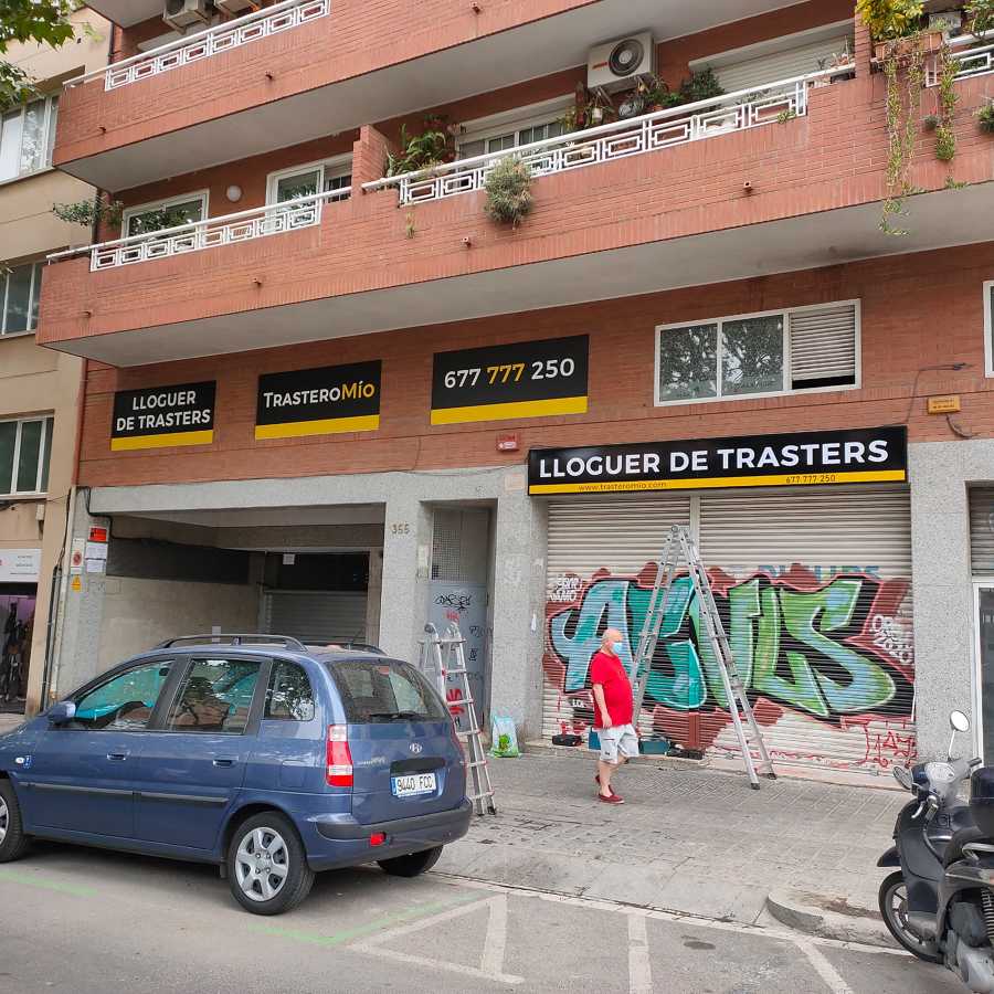 Cajón luminoso led y letreros PVC