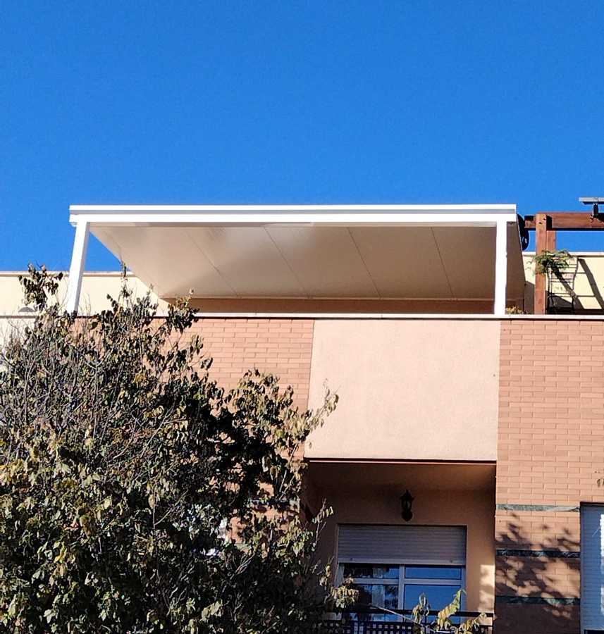 TECHO FIJO ALUMINIO Y PANEL SANDWICH AUTOPORTANTE