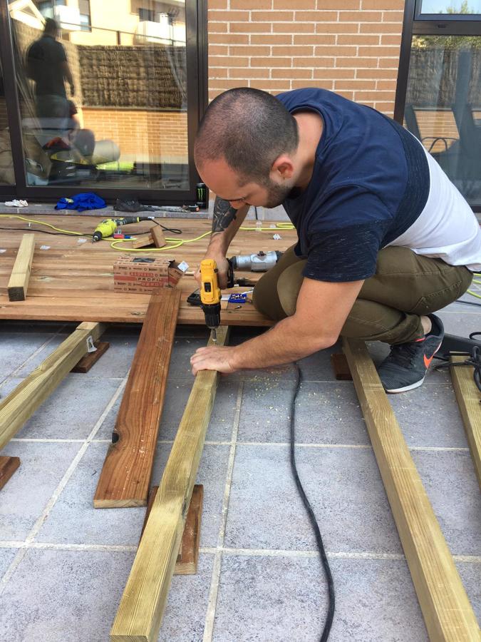 Instalación de tarima natural de pino