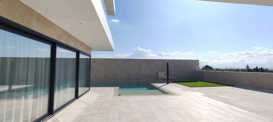 Piscina desde terraza exterior