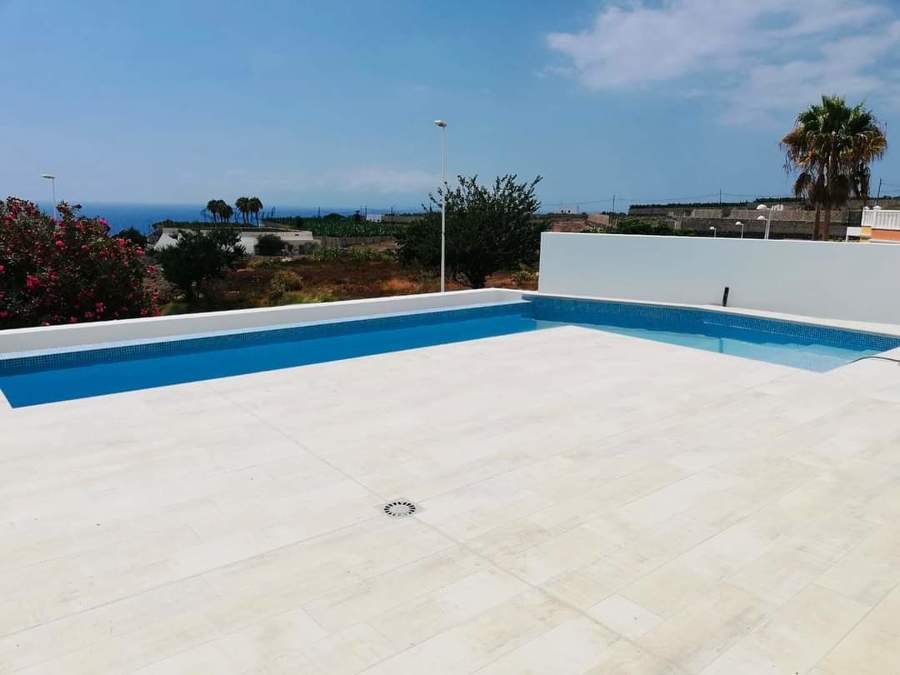 PISCINA EN FORMA DE L