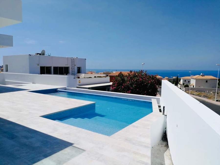 PISCINA EN FORMA DE L