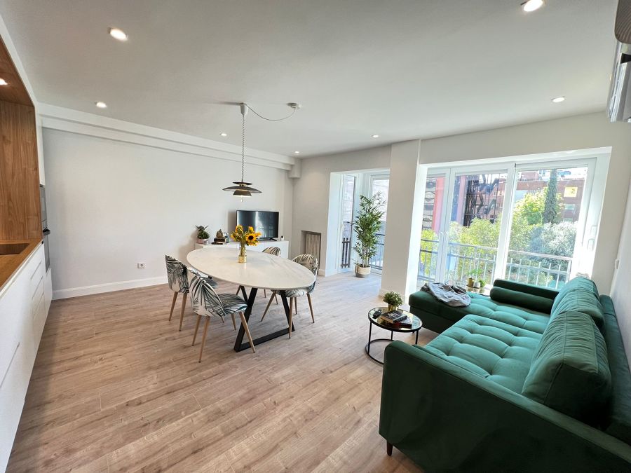 SALON CON COCINA INTEGRADA