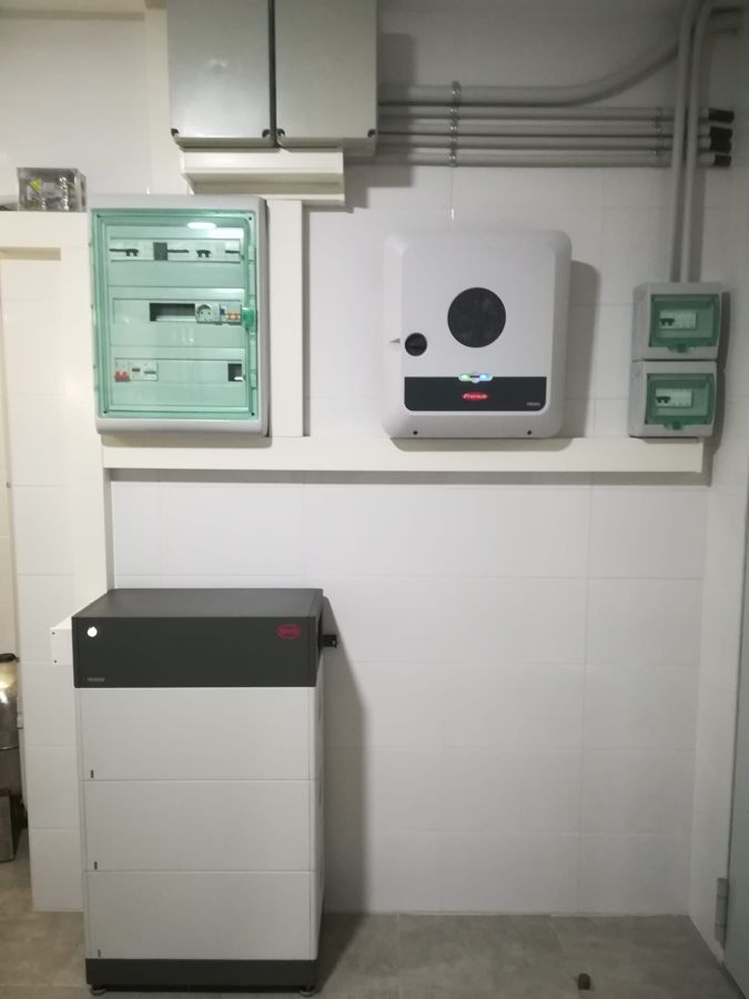 Inversor, protecciones y bateria