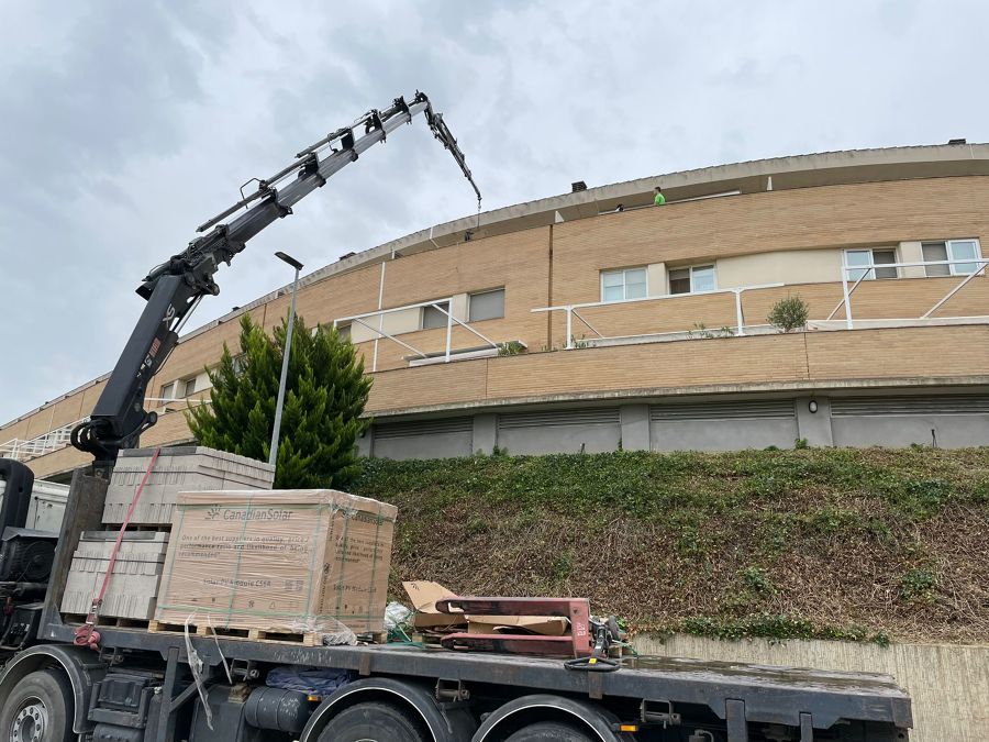 DESCARGANDO PANELES SOLARES