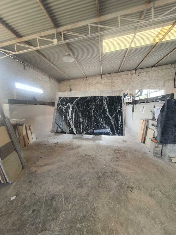 Cortando la piedra para una vivienda