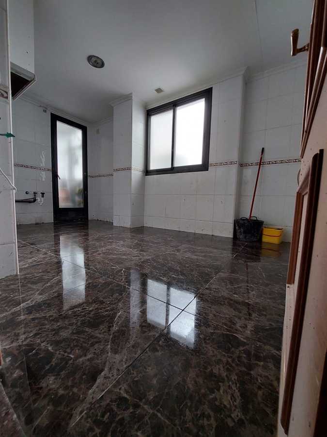 Colocación Suelo Porcelánico en Cocina