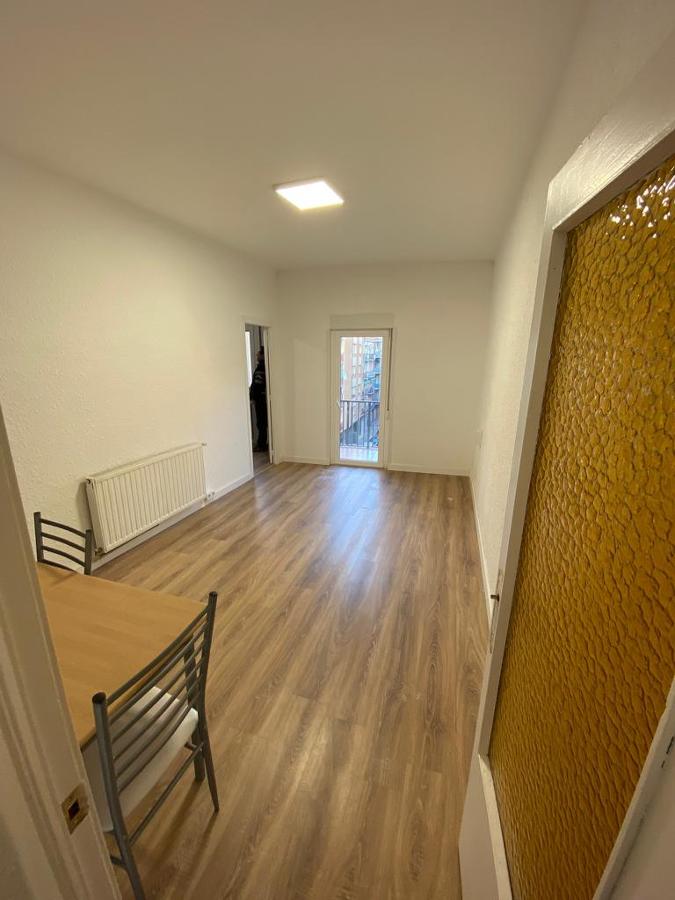 Canvi parquet, instal·lació elèctrica i porta terrassa