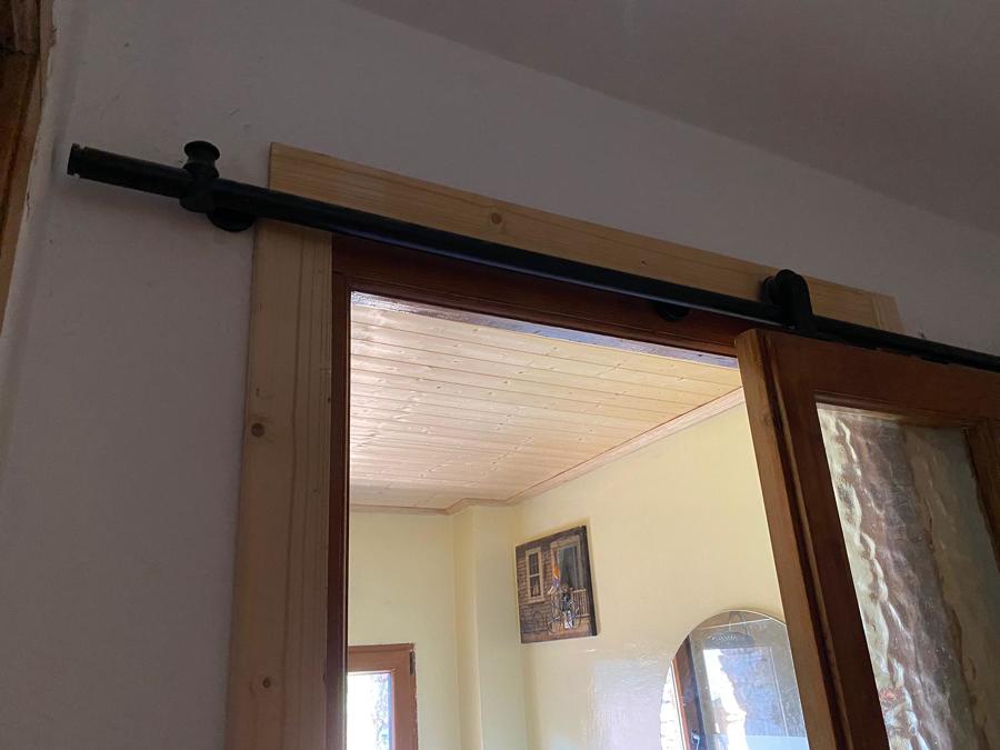 Instal·lació porta corredera per guanyar espai