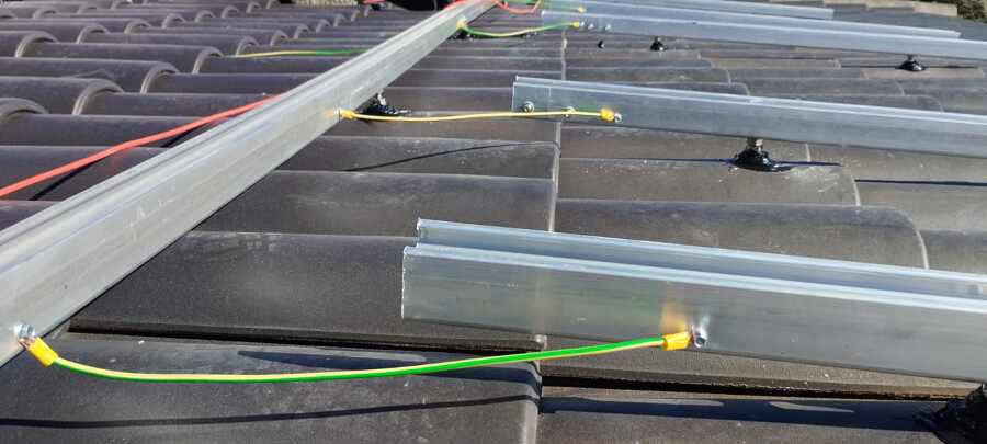 Detalle conexionado a tierra de estructura de paneles