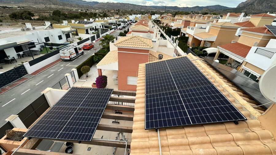 Instalacion Canadian Solar en Tejas y Pergola