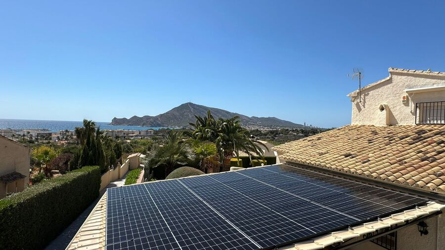 Instalacion Canadian Solar en techo de metal